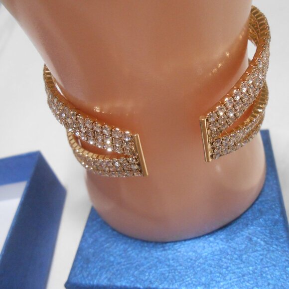 NEW CLEAR RHINESTONE BANGLE CLIPON BRACELET ON GOLD BAND IN BLUE BOX BEAUTIFUL - Picture 4 of 9